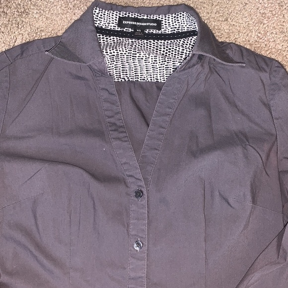 Express - Women’s XS, gray button down. Black and white accents - Picture 5 of 6